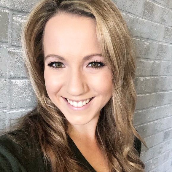 Meet your Posher, Jessica - Picture 1 of 1